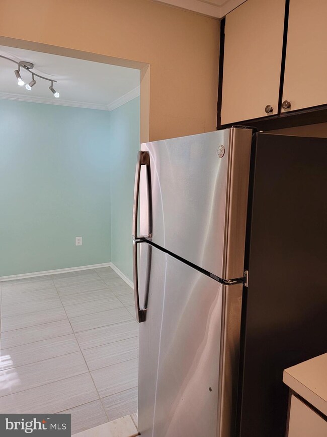 15 Canterbury Square unit 204, Alexandria, VA 22304 - photo 4