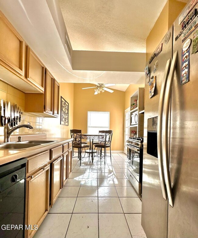 360 Barrel Cactus Dr, Horizon City, TX 79928 - photo 7