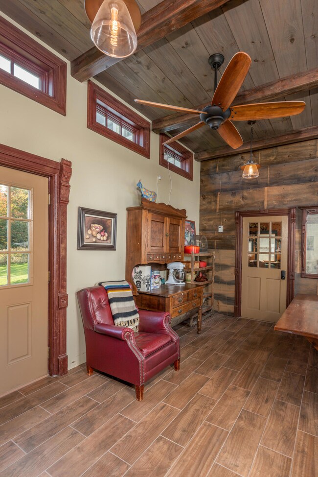76 Poverty Lane, Waldoboro - Hang Your H