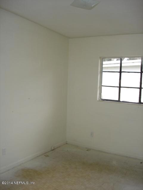 2839 Parr Ct E, Jacksonville, FL 32216 - photo 5