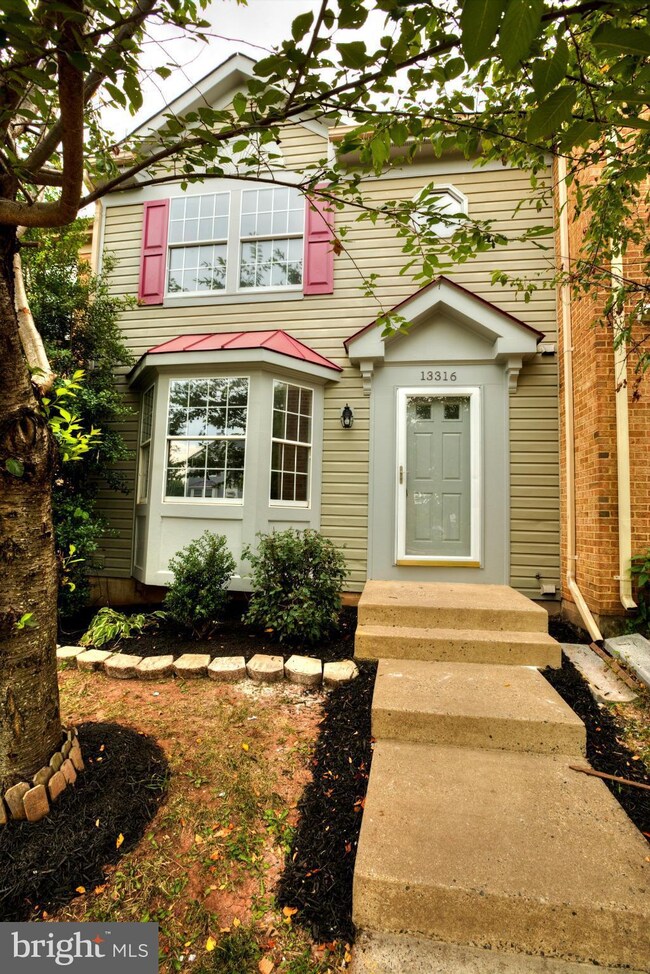 13316 Burkitts Rd, Fairfax, VA 22033 - photo 2