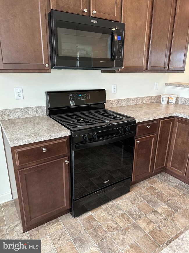 401 Lenape Way, Claymont, DE 19703 - photo 2