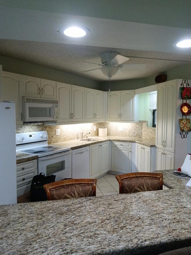 5851 Camino Del Sol unit 204, Boca Raton, FL 33433 - photo 4