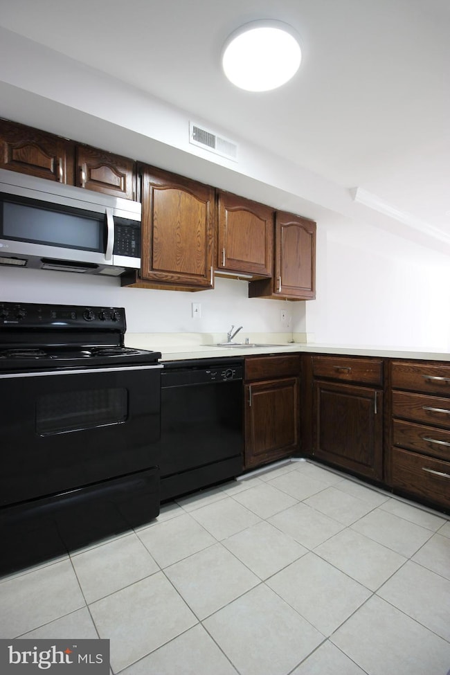 1218 Eton Ct NW unit T10, Washington, DC 20007 - photo 3