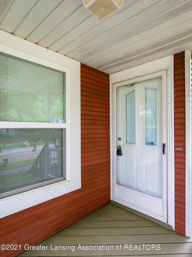 920 N Jenison Ave, Lansing, MI 48915 - photo 2