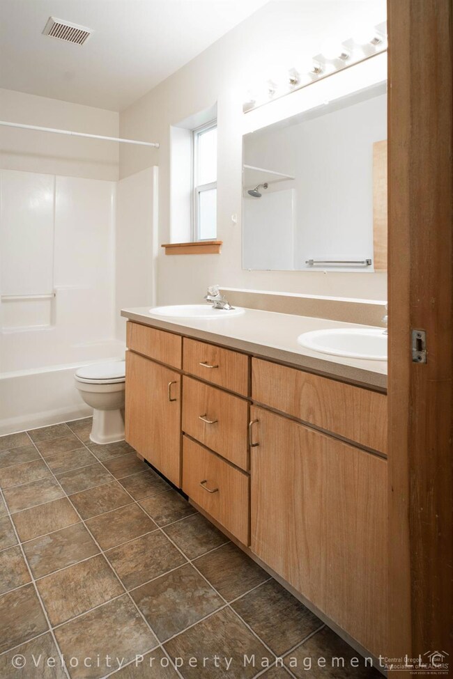 1021 NW Portland Ave, Bend, OR 97701 - photo 7