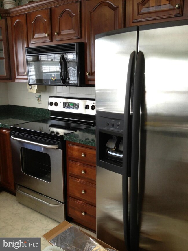 266 Greenspring Dr, Stafford, VA 22554 - photo 2