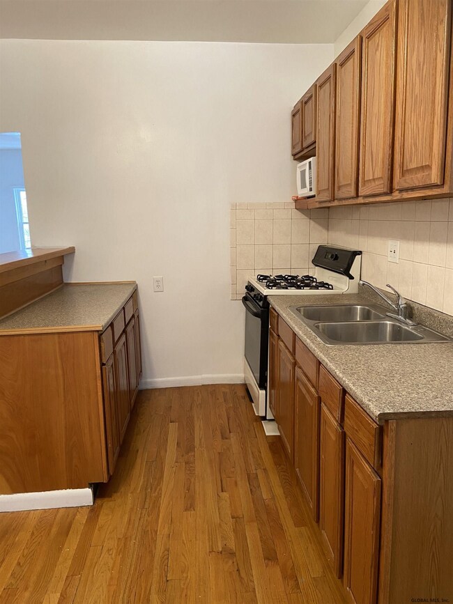 19 Mccarty Ave unit 2, Albany, NY 12202 - photo 3