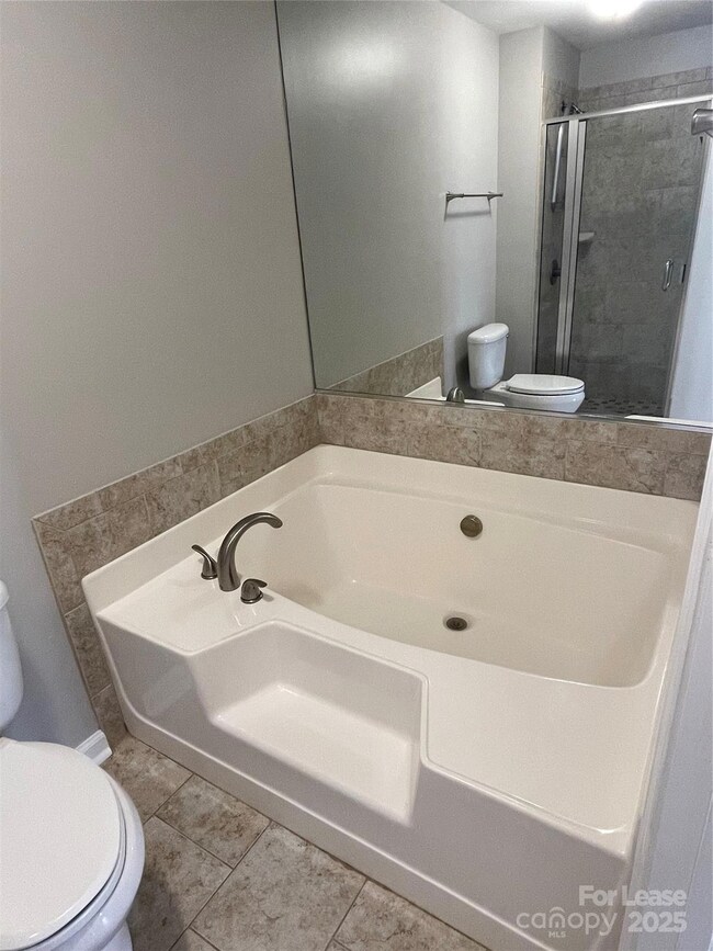 9801 Emerald Point Dr unit 7, Charlotte, NC 28278 - photo 4