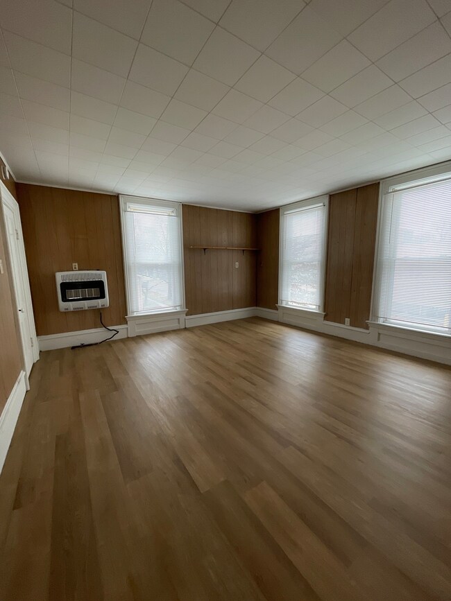 303 Unit 7 2nd St, Covington, IN 47932 - photo 2