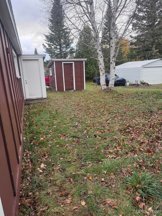 25829 Lake Linden Ave, Calumet, MI 49913 - photo 3