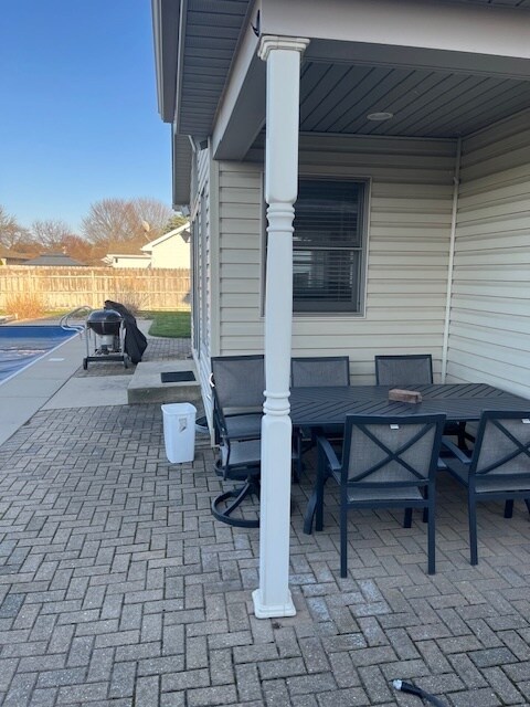 3666 Greenway Ct, Columbus, IN 47203 - photo 3