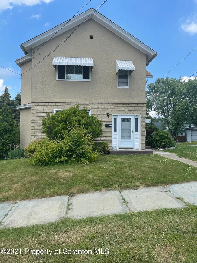 413 W Grove St, Scranton, PA 18510 - photo 3