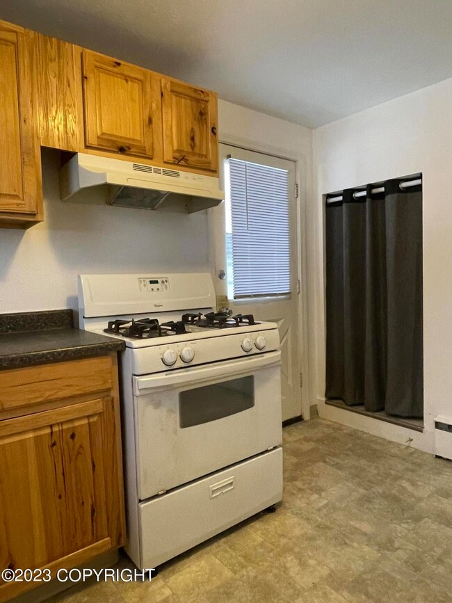 3904 Northwood Dr unit B, Anchorage, AK 99517 - photo 5