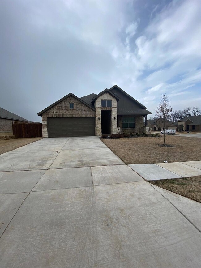 237 Rosemary Dr, Azle, TX 76020 - photo 2