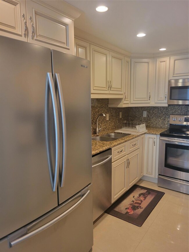 Quadomain Britannia Tower unit 1108, Hollywood, FL 33019 - photo 3