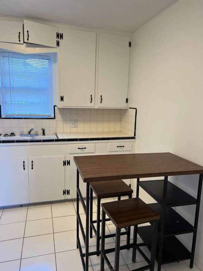 2005 Welch St unit 1/2, Houston, TX 77019 - photo 3