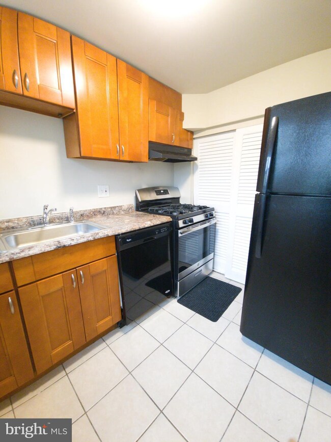 2528 Iverson St, Temple Hills, MD 20748 - photo 4