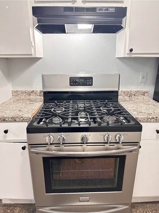 6918 Hirsch Rd unit 6916, Houston, TX 77016 - photo 3