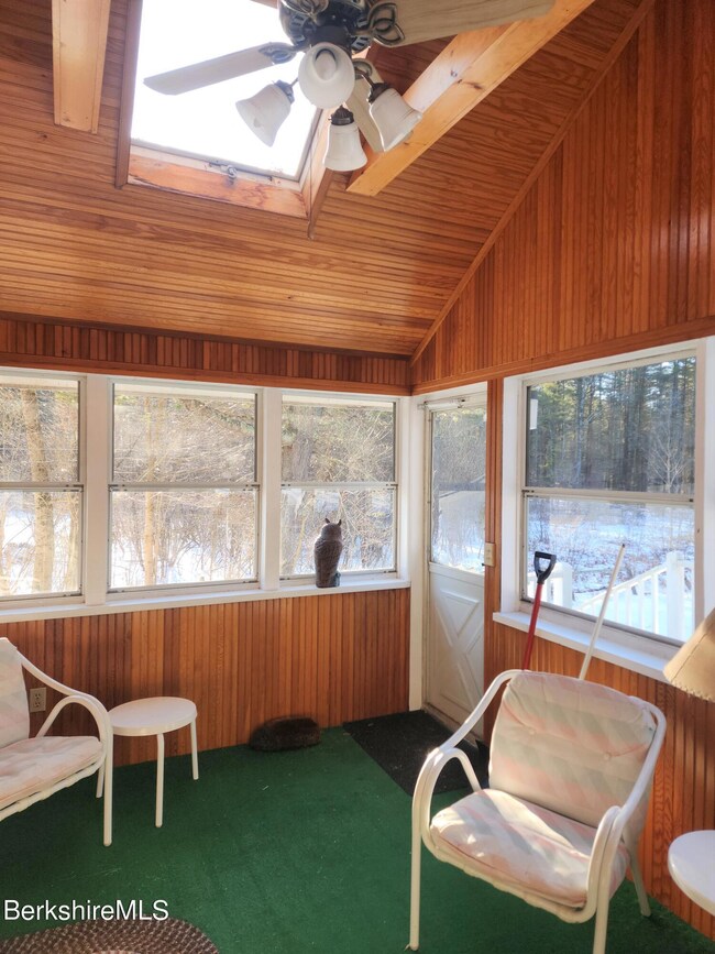 Porch w/Ceiling Fan View 2