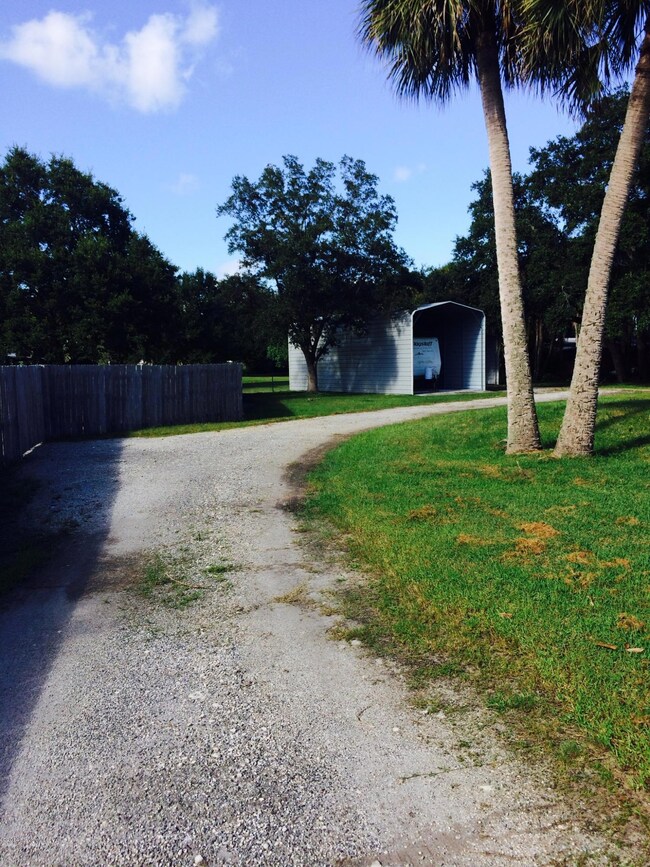 rv parking and rv driveway
