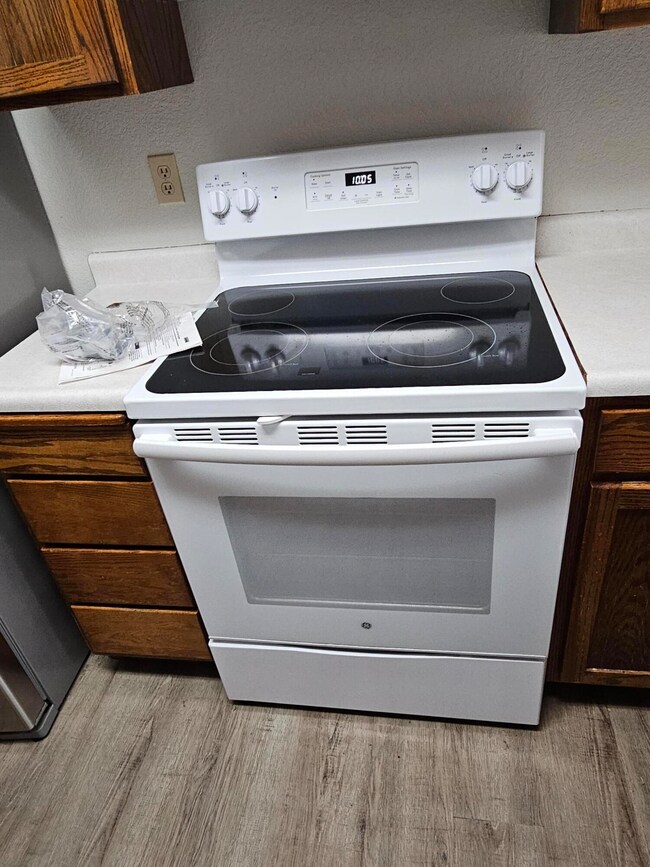 1028 SE Camelot Dr, Grants Pass, OR 97526 - photo 3