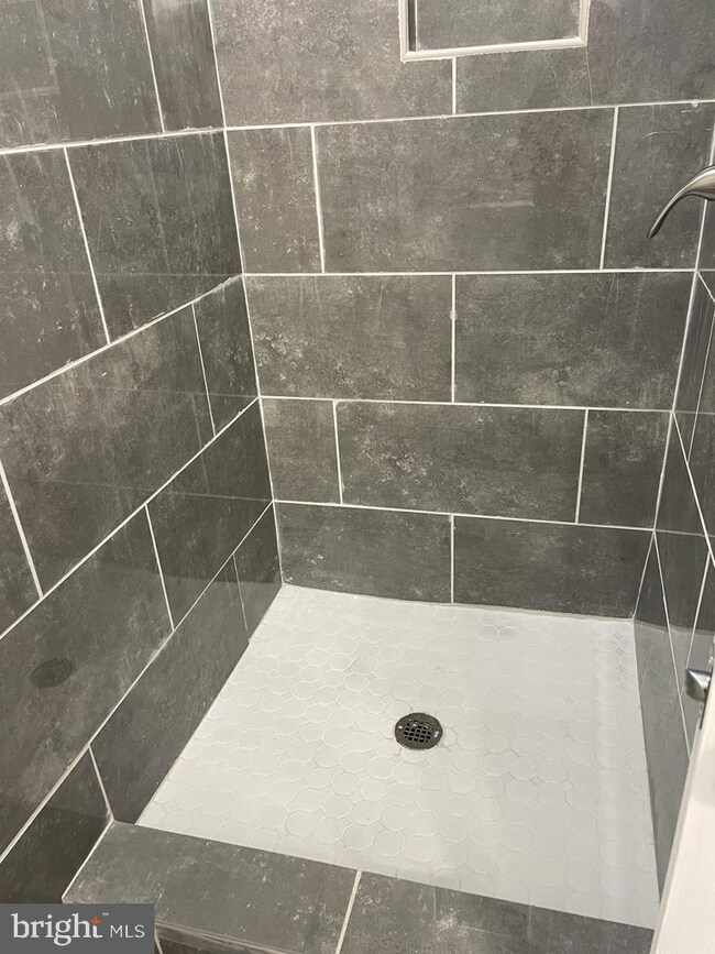 408 Shannon Ct, Frederick, MD 21701 - photo 4