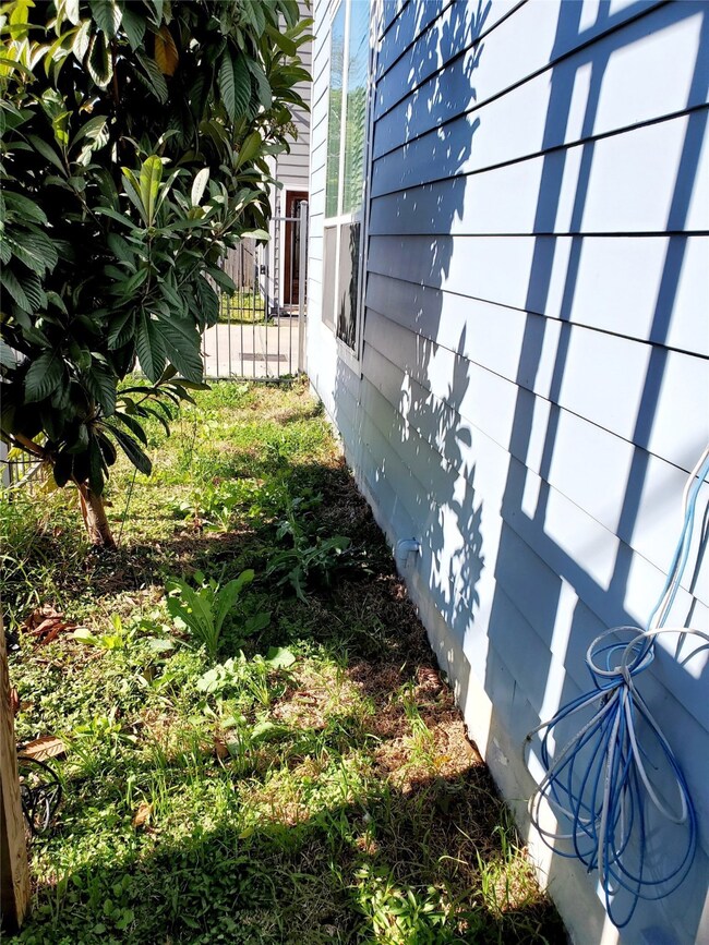 609 Link Rd, Houston, TX 77009 - photo 7