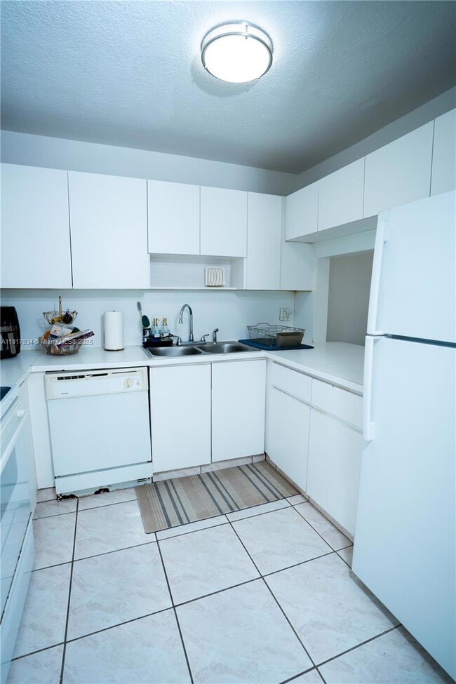 1900 W 68th St unit C102, Hialeah, FL 33014 - photo 5