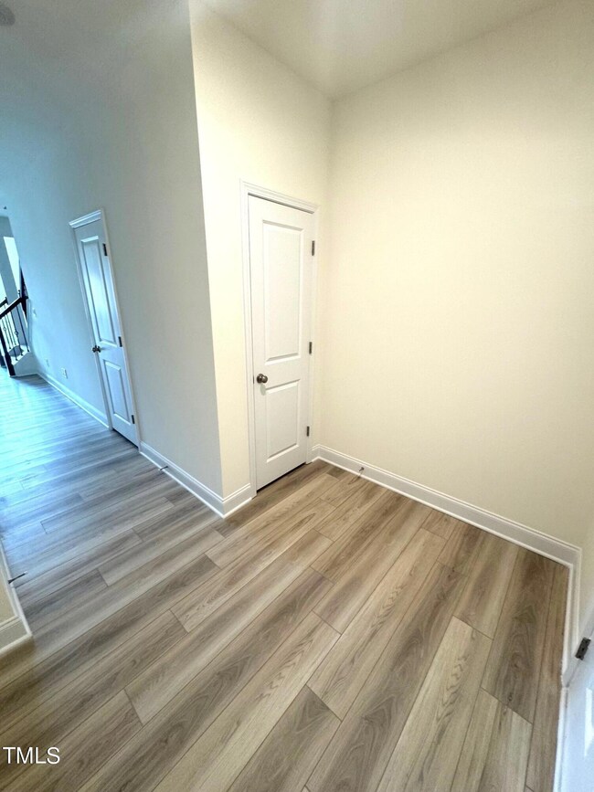 193 foyer