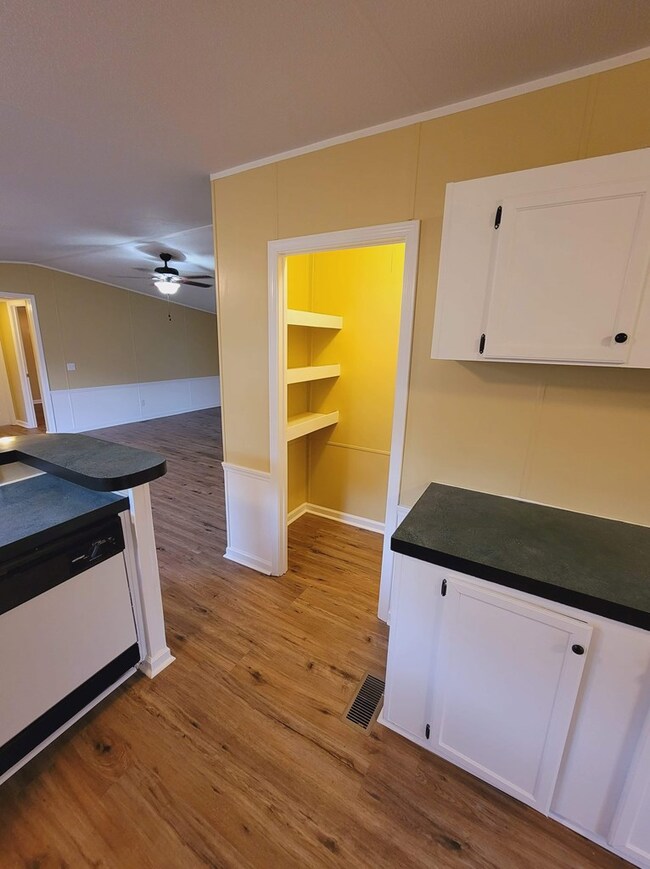 1150 Thomas Dr, Thomasville, GA 31757 - photo 6