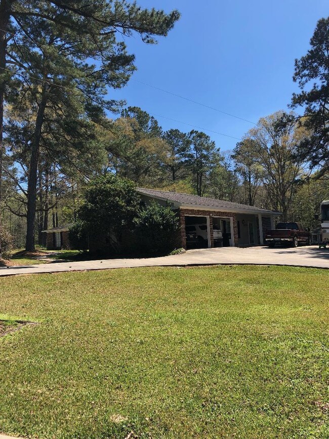 Garage 334 Hunnicut Rd