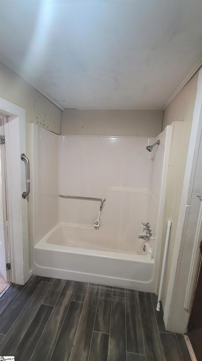 16 Lander St, Williamston, SC 29697 - photo 6