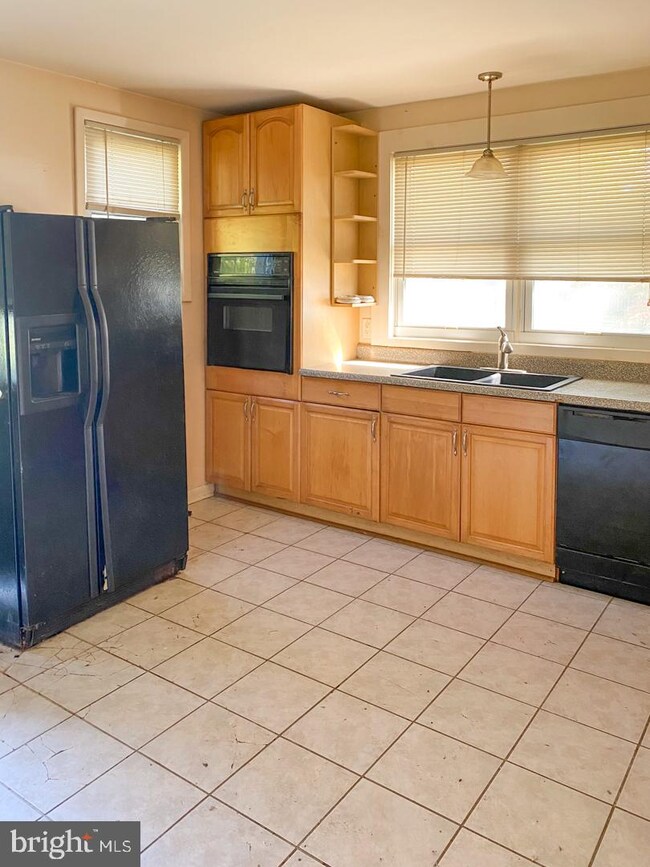 2926 Virginia Ave, Halethorpe, MD 21227 - photo 3