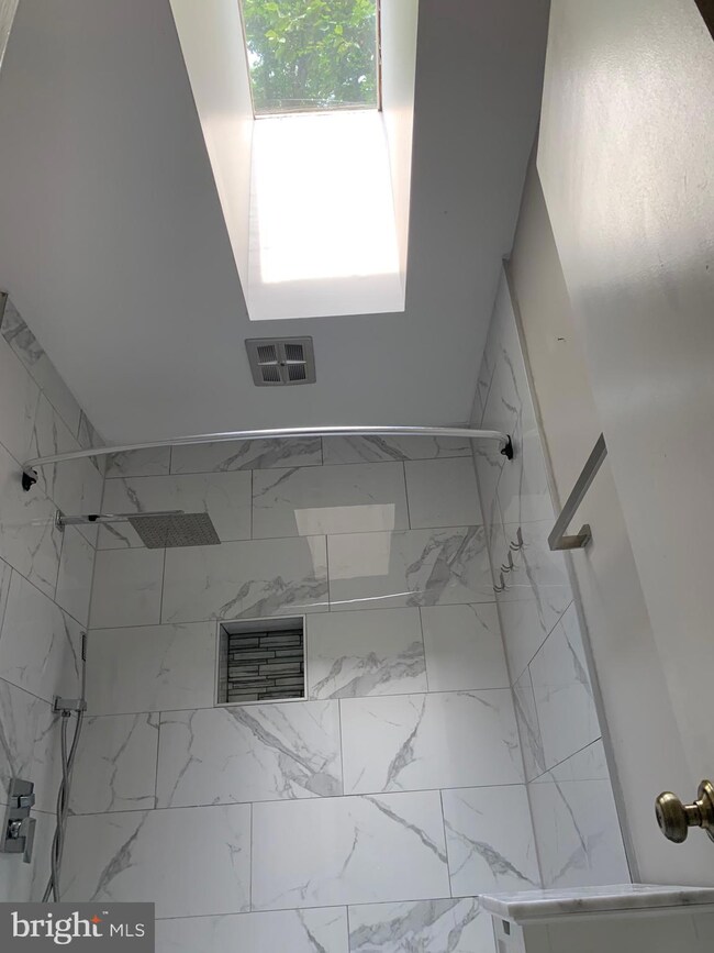 12807 Pine Tree Ln, Fort Washington, MD 20744 - photo 4