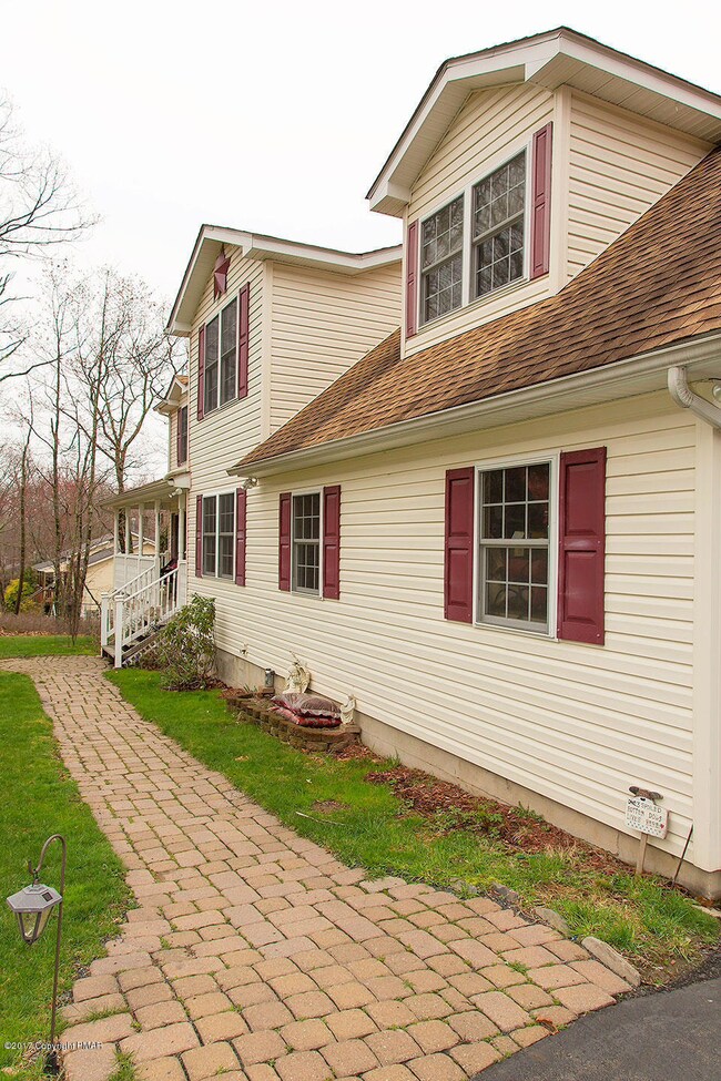 124 Avocado Ln, Milford, PA 18337 - photo 3