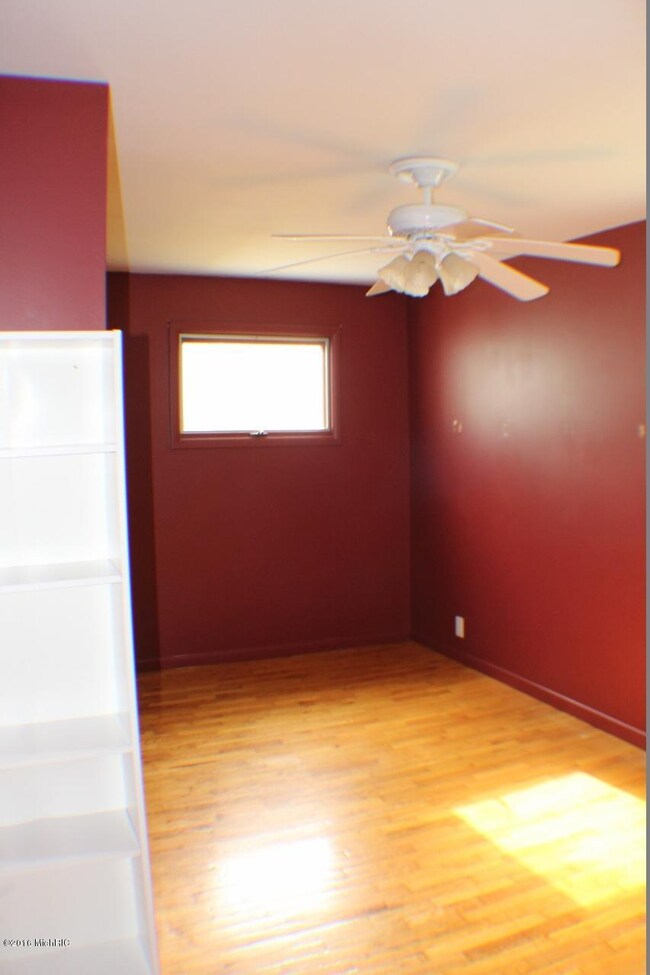 121 W Maple St, Fremont, MI 49412 - photo 2