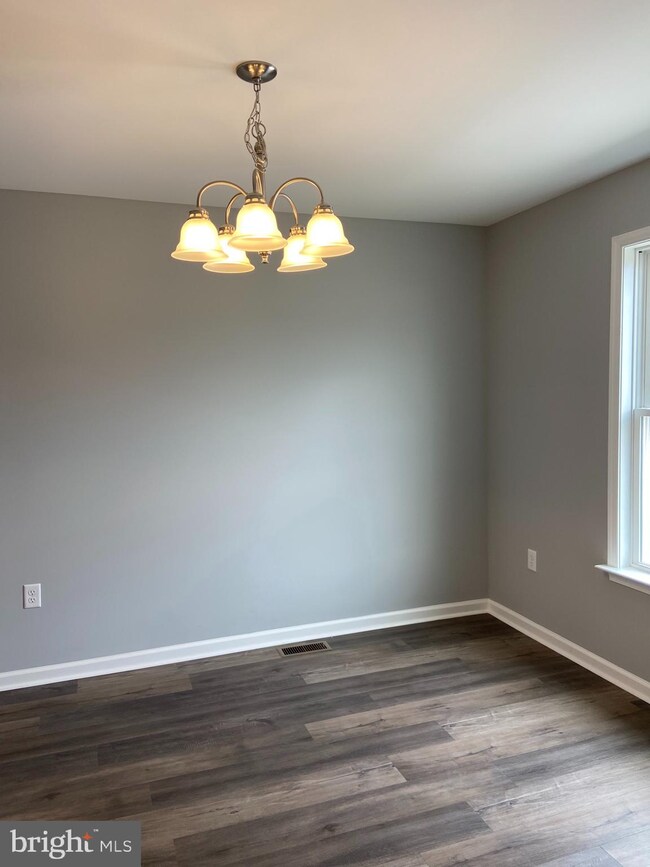 509 Stonewall St, Strasburg, VA 22657 - photo 4