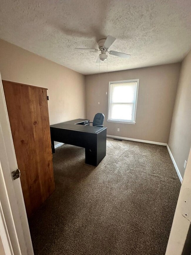 130 Gilkey Dr, Hopkinsville, KY 42240 - photo 6