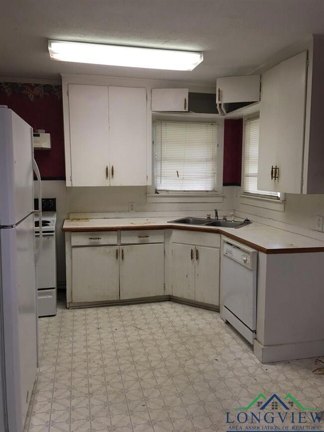 809 Peterson Rd, Kilgore, TX 75662 - photo 4