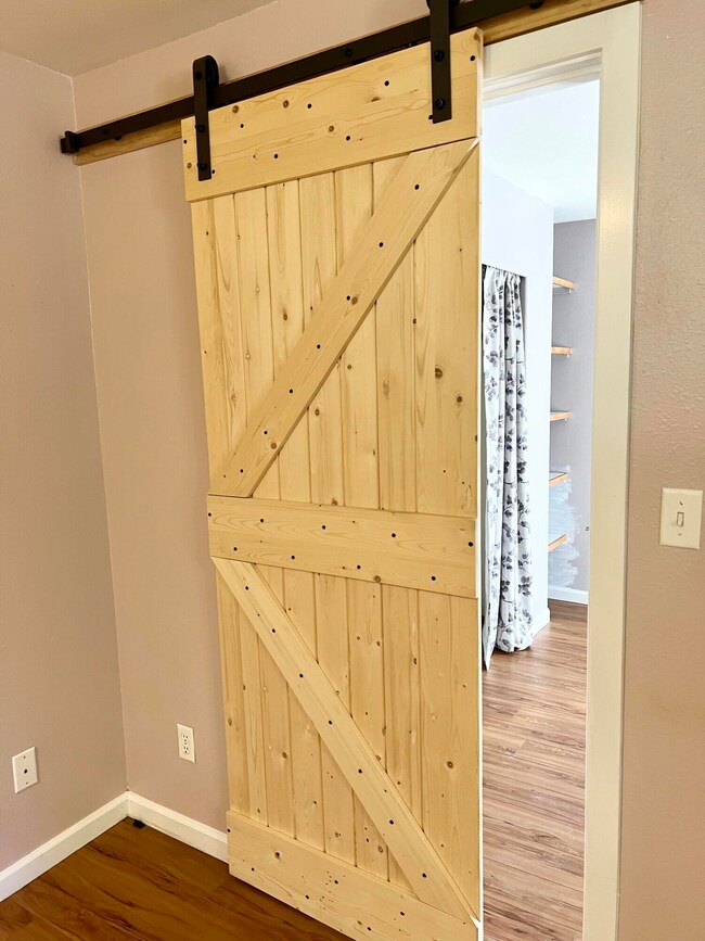 ZUNI_BARNDOOR SLIDER