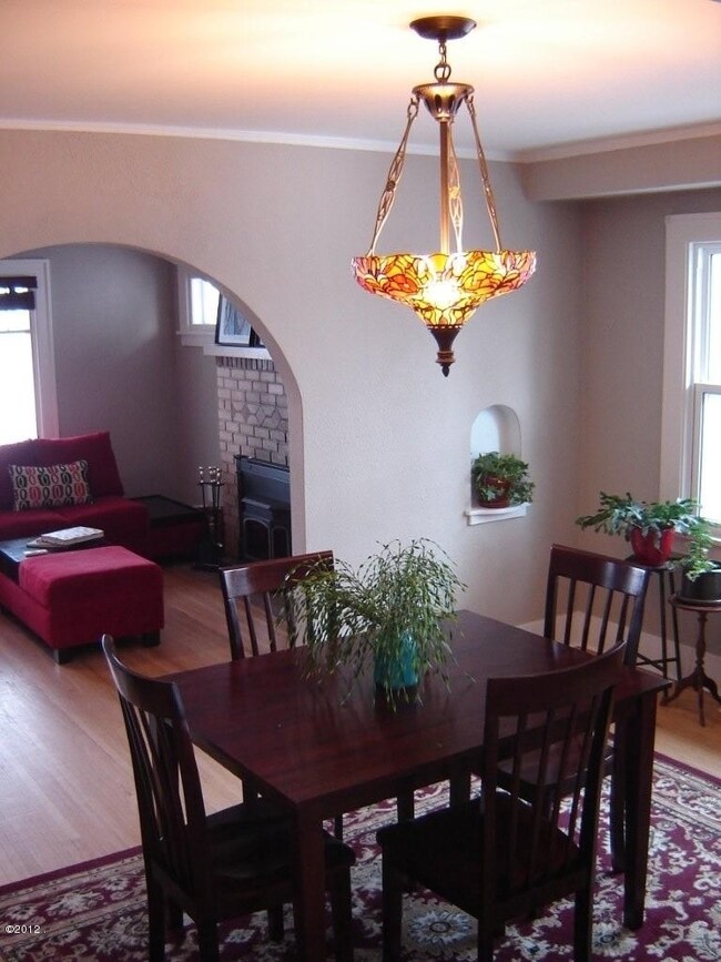 Dining room to living room