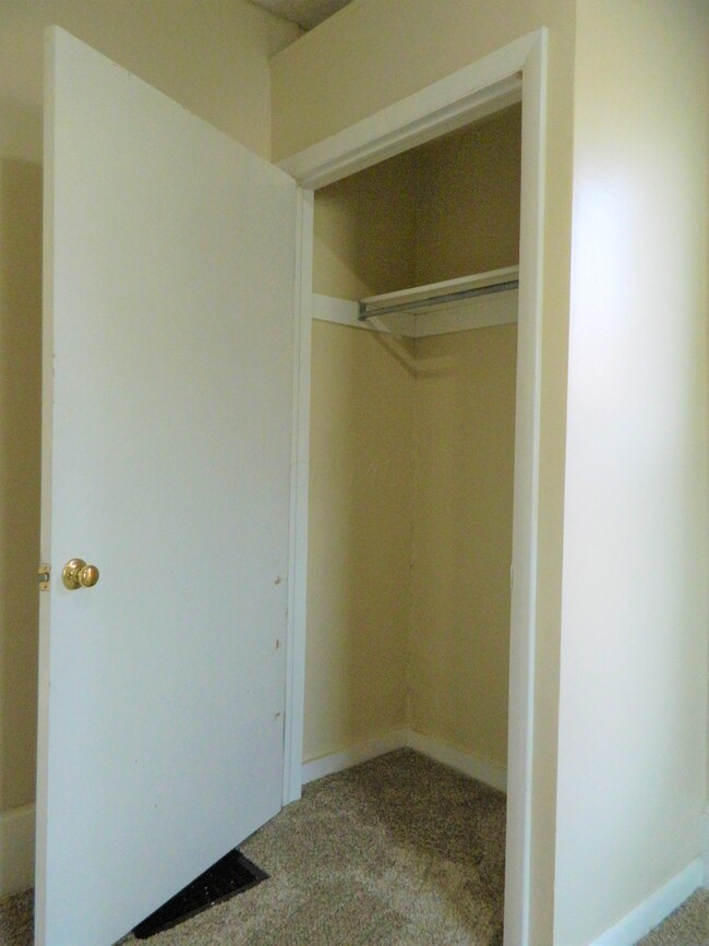 Entry LVL Bdrm Closet