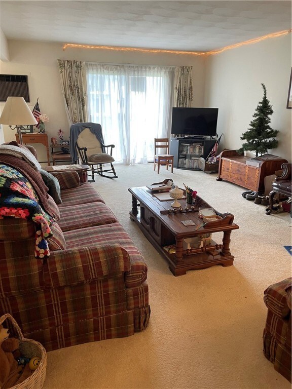Living room w/ sliding door to patio