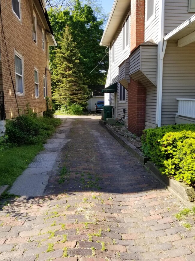 536 Cedar St, Niles, MI 49120 - photo 2