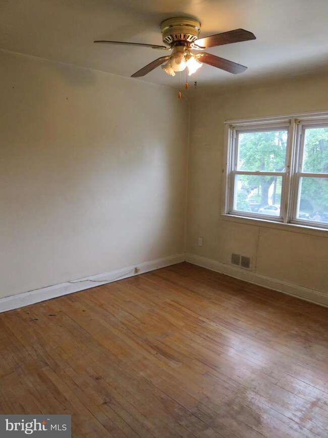 8626 Rock Oak Rd, Parkville, MD 21234 - photo 5