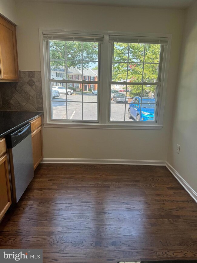 1951 Mayflower Dr, Woodbridge, VA 22192 - photo 3