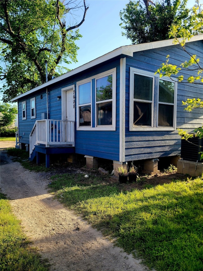 7608 E Magnolia St unit B, Houston, TX 77012 - photo 2