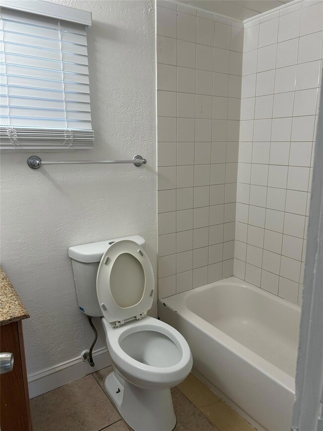 626 37th St unit B, West Palm Beach, FL 33407 - photo 3