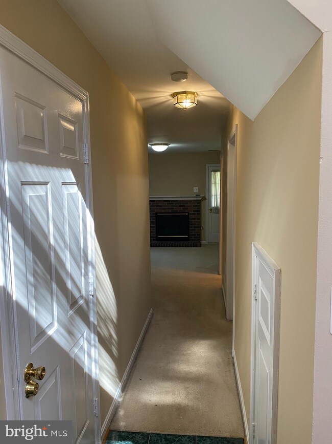 13162 Diamond Mill Dr, Herndon, VA 20171 - photo 3